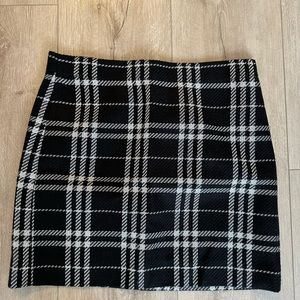J Crew Black and White Mini Skirt. Size 8.